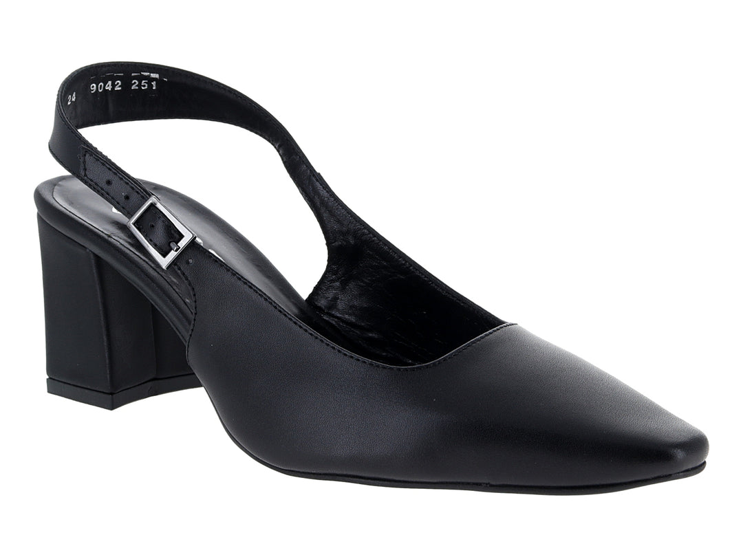 Zapato negro de tacón cuadrado y correa trasera marca ROZE sobre fondo blanco.