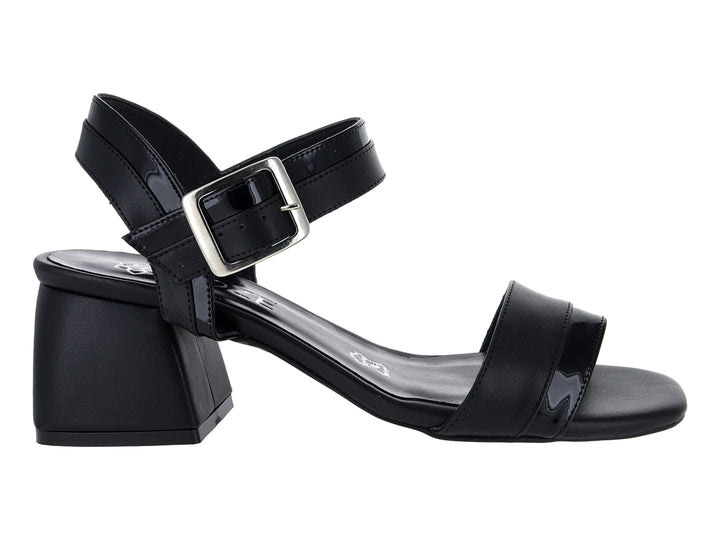 Sandalias negras de tacón cuadrado con correa y hebilla plateada.