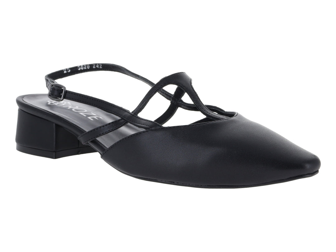 Zapato negro de tacón bajo con tiras cruzadas y punta cerrada.