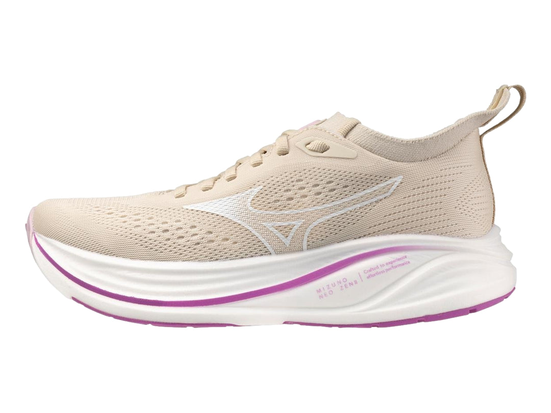 Tenis deportivos Mizuno Neo Zen 2 en color arena y blanco con suela blanca robusta.