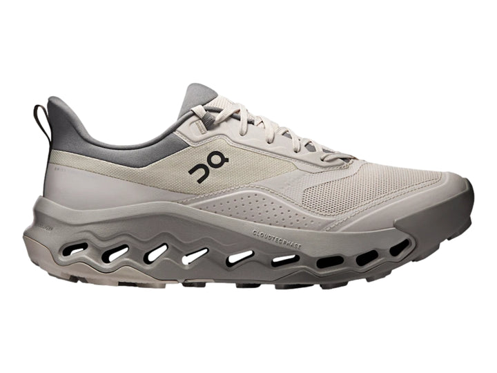 Tenis deportivos On Cloud en color pearl y fog con suela tecnológica perforada y malla transpirable.