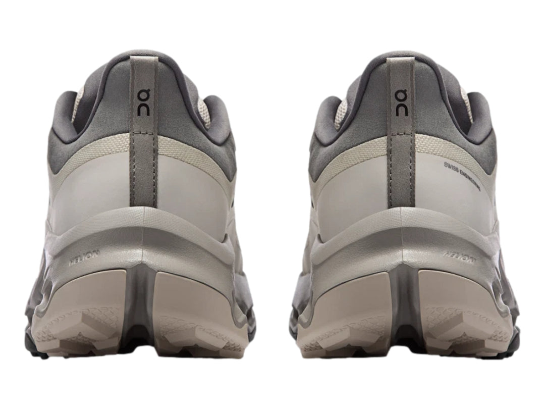 Tenis deportivos On Cloud en color pearl y fog con suela tecnológica perforada y malla transpirable.