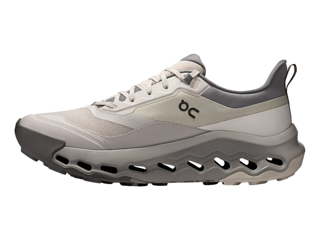 Tenis deportivos On Cloud en color pearl y fog con suela tecnológica perforada y malla transpirable.