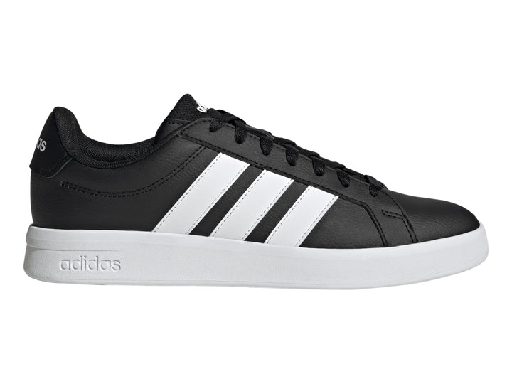 Tenis Adidas Grand Court Base 3.0 color negro con tres franjas blancas y suela blanca.