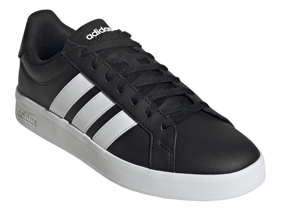 Tenis Adidas Grand Court Base 3.0 color negro con tres franjas blancas y suela blanca.