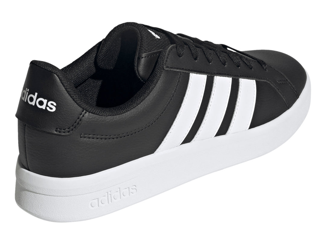 Tenis Adidas Grand Court Base 3.0 color negro con tres franjas blancas y suela blanca.