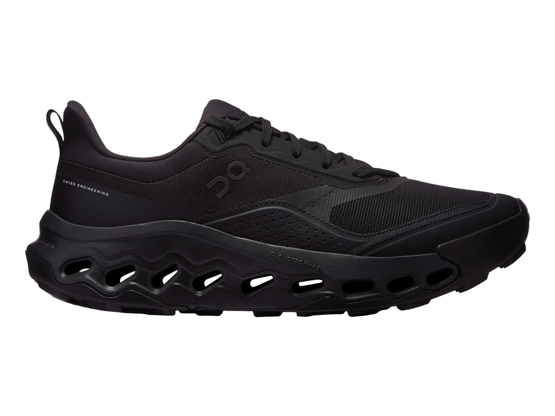 Tenis deportivos On Cloud color negro con suela de celdas huecas y parte superior de malla.