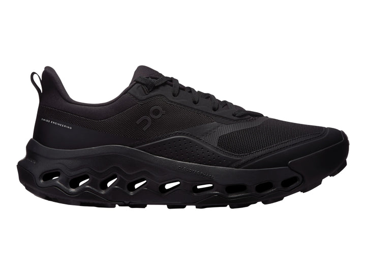 Tenis deportivos On Cloud color negro con suela de celdas huecas y parte superior de malla.