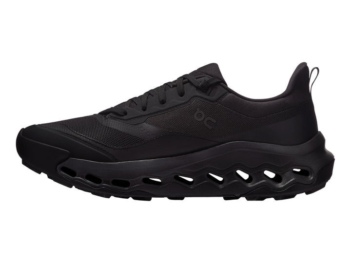 Tenis deportivos On Cloud color negro con suela de celdas huecas y parte superior de malla.