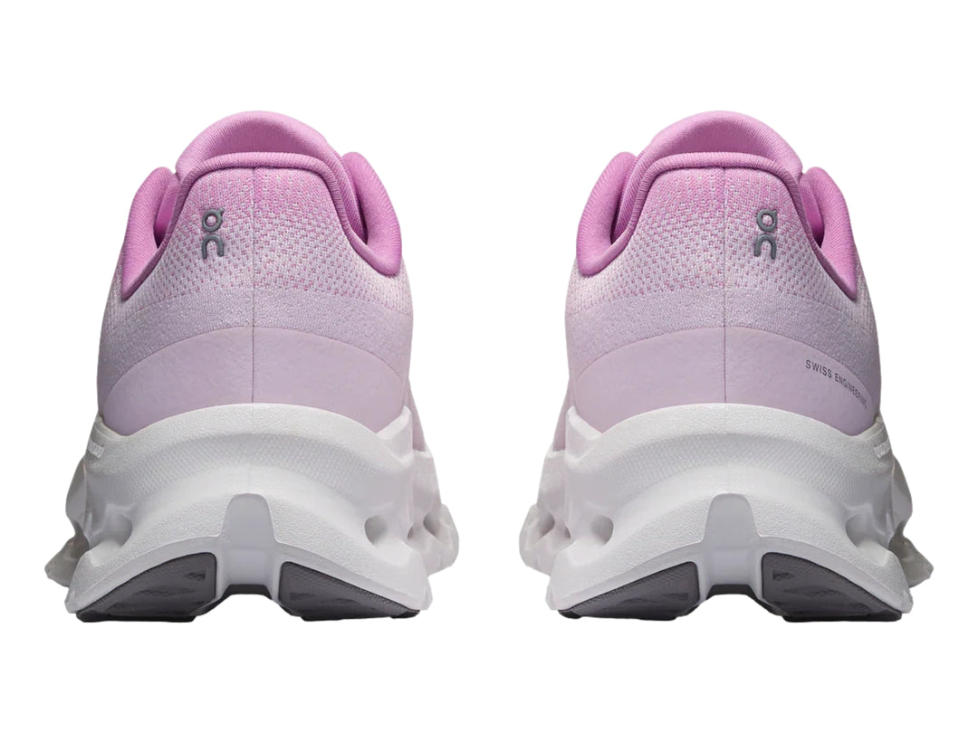 Tenis deportivos On Cloud en color rosa sakura con suela blanca amortiguada.
