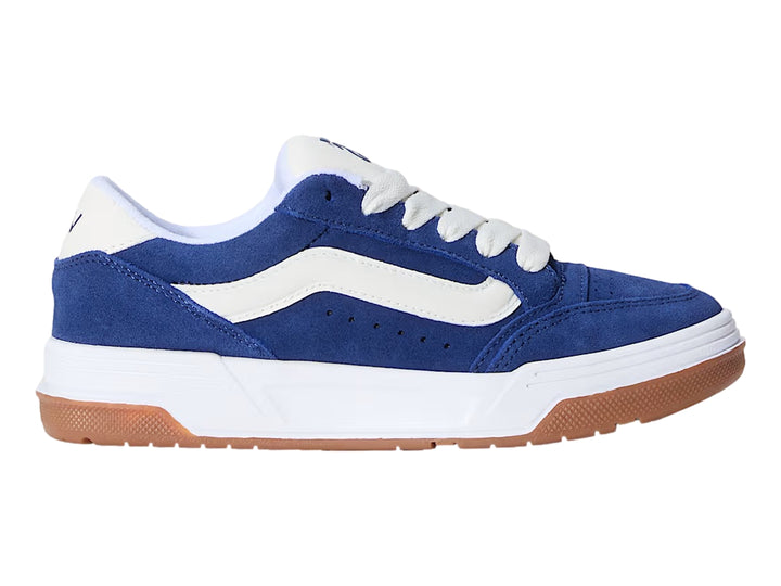 Tenis VANS color azul con franja lateral blanca y suela de goma color café.