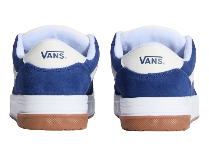 Tenis VANS color azul con franja lateral blanca y suela de goma color café.