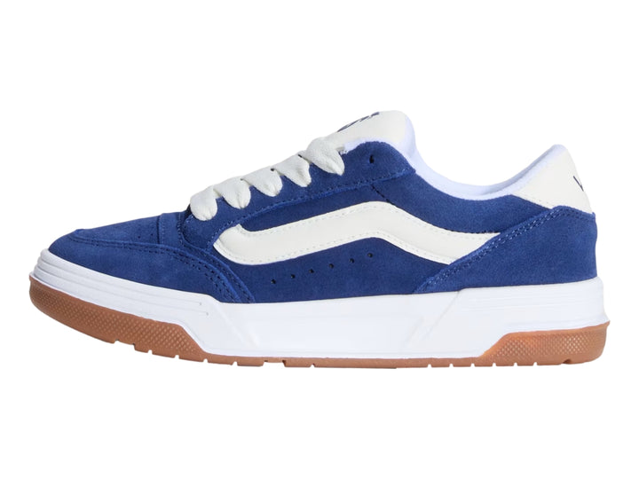 Tenis VANS color azul con franja lateral blanca y suela de goma color café.