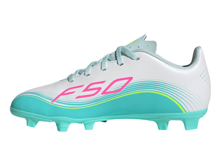 Calzado de fútbol Adidas F50 Messi Club en colores blanco, turquesa y rosa con suela de tacos FG.