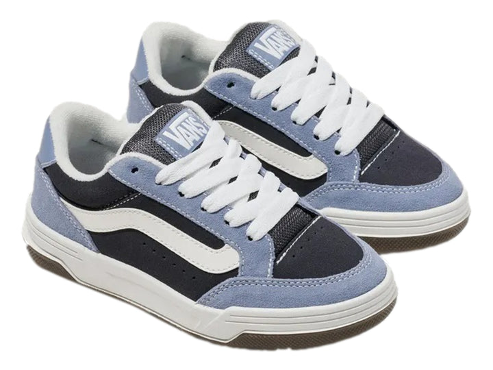 Tenis Vans azul y negro con franja lateral blanca y suela blanca