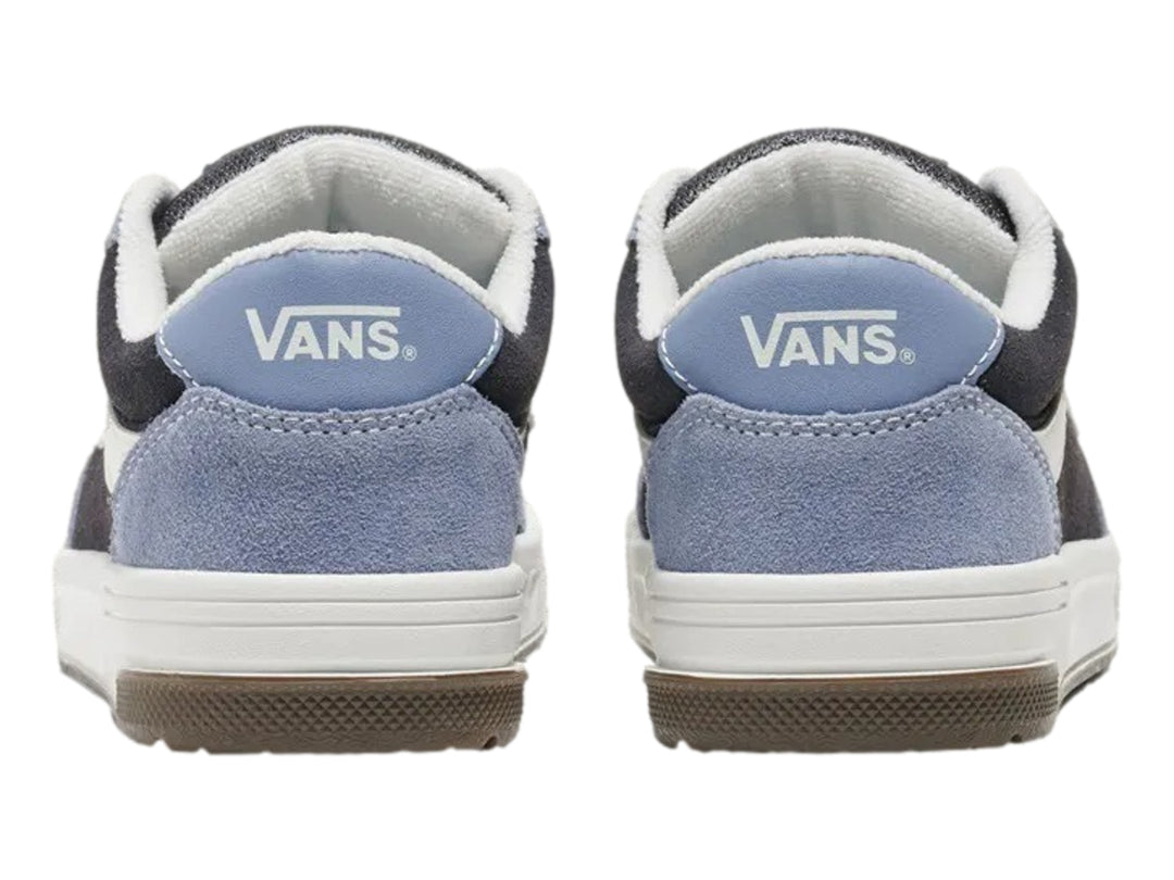 Tenis Vans azul y negro con franja lateral blanca y suela blanca
