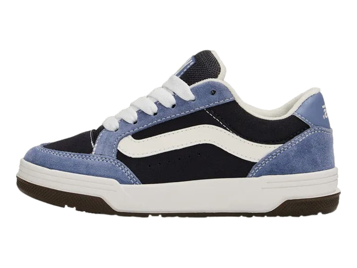 Tenis Vans azul y negro con franja lateral blanca y suela blanca