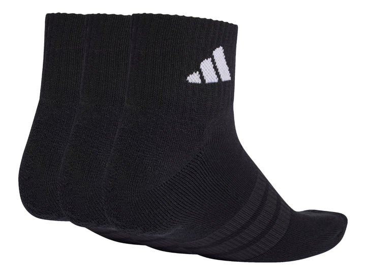 Pack de tres pares de calcetines tobilleros Adidas en color negro con logo blanco.