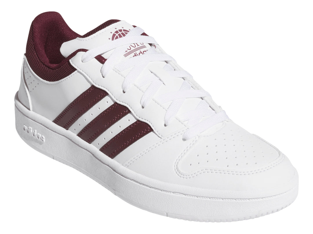Tenis Adidas Hoops Classic en color blanco con franjas y cuello en color guinda.