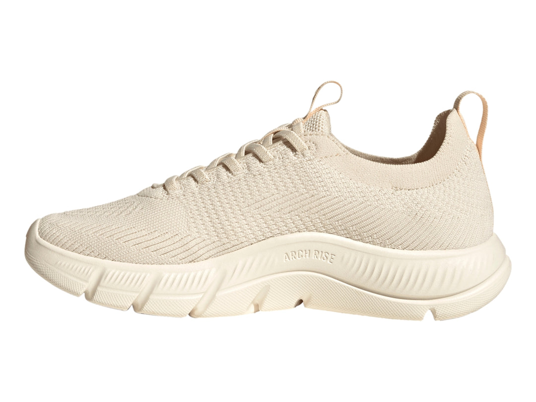 Tenis Adidas Cloudfoam Flex Slounge en color beige con suela texturizada y tejido transpirable.