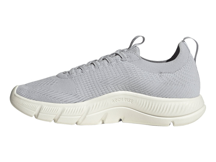 Tenis Adidas Cloudfoam Flex Slounge color gris con franjas y suela blanca.
