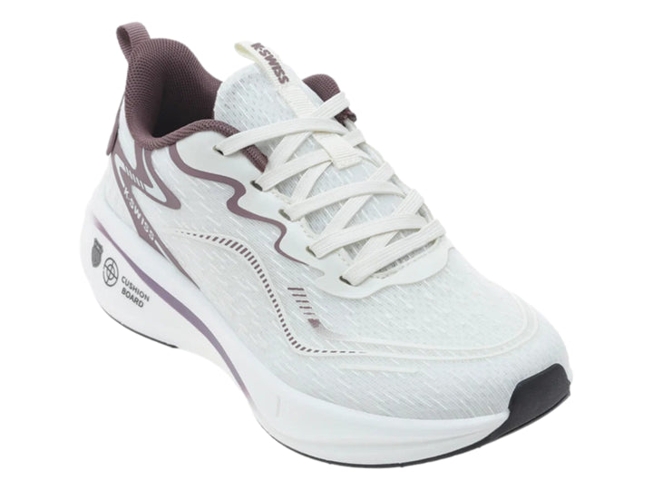 Tenis deportivos K-Swiss color marfil y malva con suela blanca y detalles en degradado.