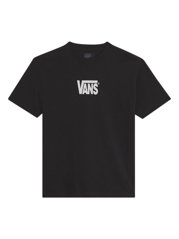 Hombre vistiendo una camiseta negra de manga corta con el logotipo de VANS en blanco en el pecho.