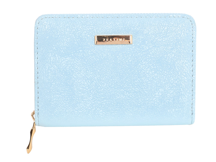 Monedero rectangular de color azul claro con cierre y detalle metálico dorado.