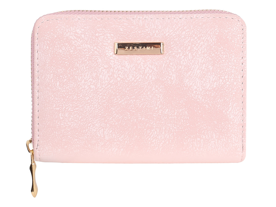 Monedero color rosa con cierre y detalle metálico dorado.