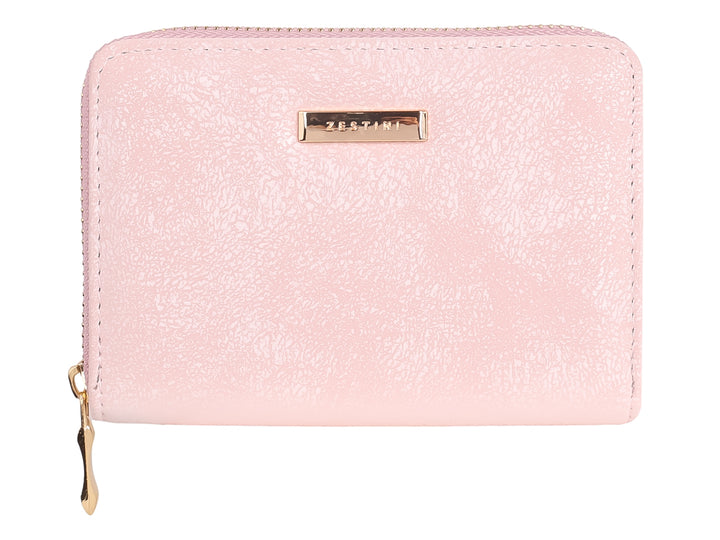 Monedero color rosa con cierre y detalle metálico dorado.
