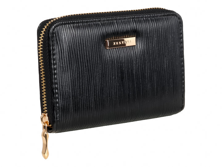 Monedero negro con textura estriada y detalles en color dorado.