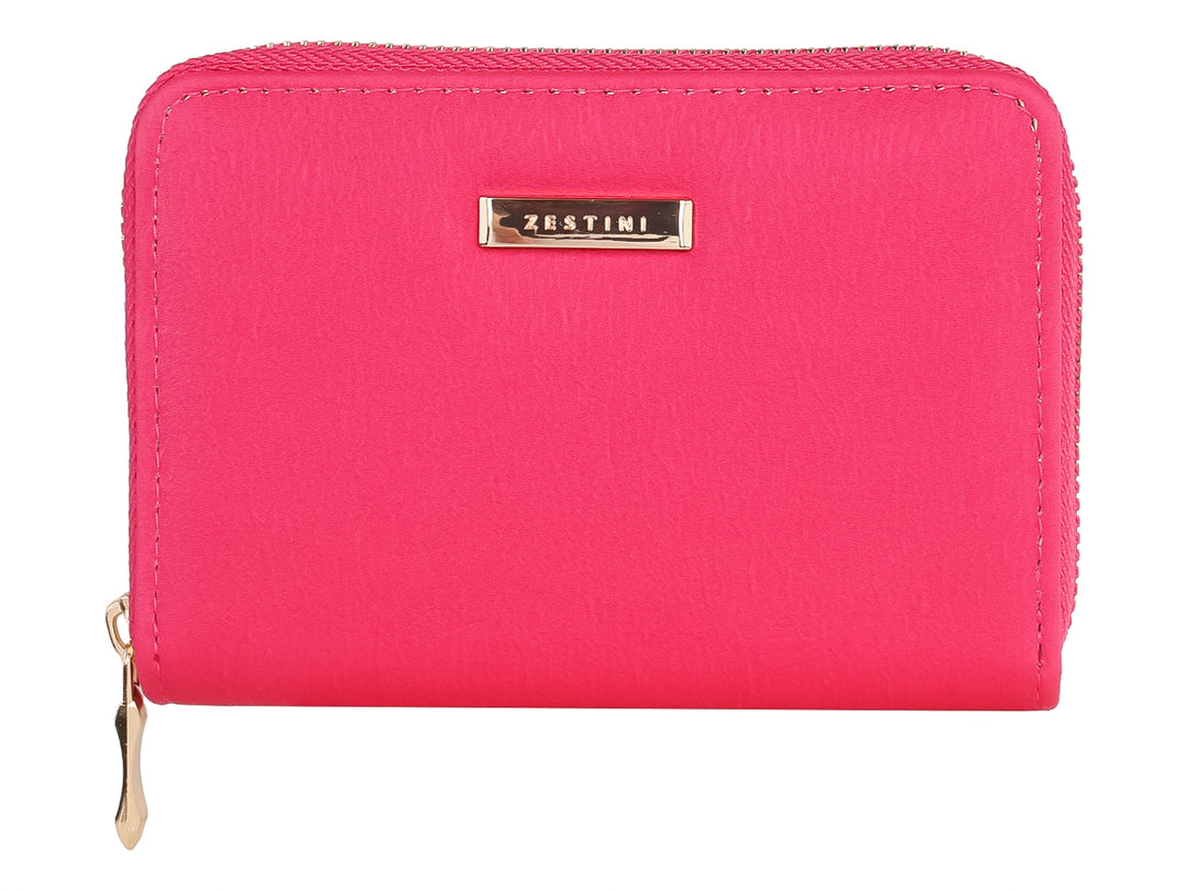 Monedero color rosa con cierre y detalle metálico dorado.