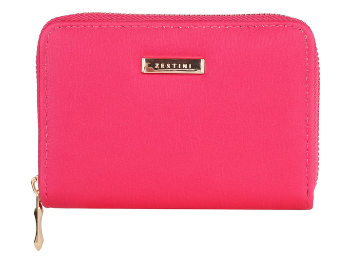 Monedero color rosa con cierre y detalle metálico dorado.