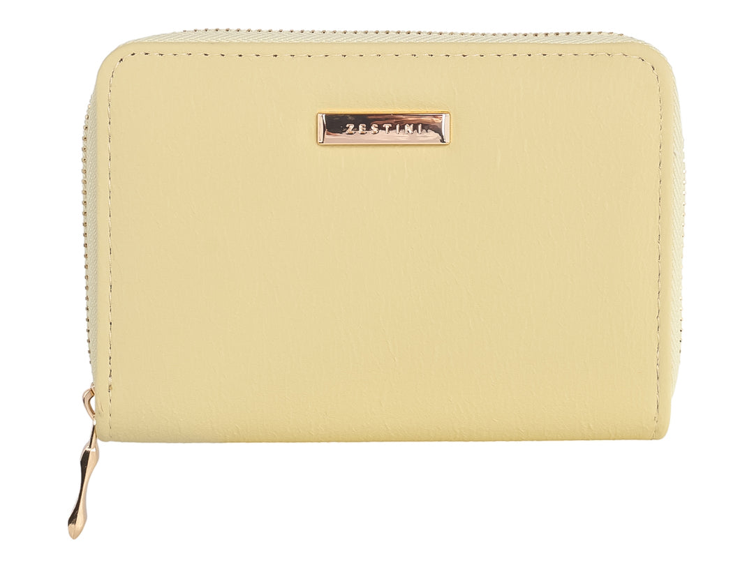 Monedero amarillo de material sintético con cierre y detalle metálico dorado.