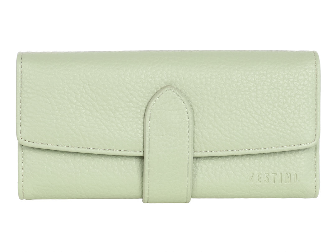 Cartera rectangular de color verde claro con textura granulada y cierre de solapa.