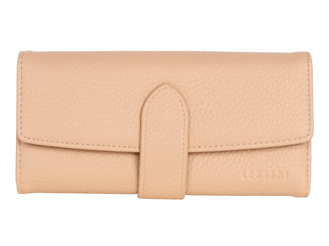 Cartera color kaki con textura granulada y cierre de solapa central.
