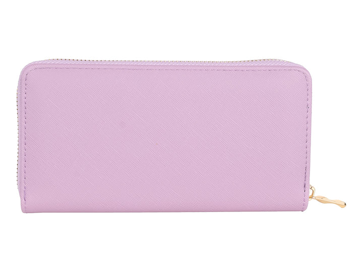 Monedero color morado con cierre y detalle metálico dorado.