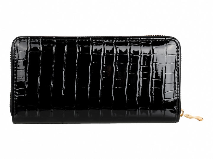 Cartera negra brillante con textura de cocodrilo y detalles metálicos dorados.