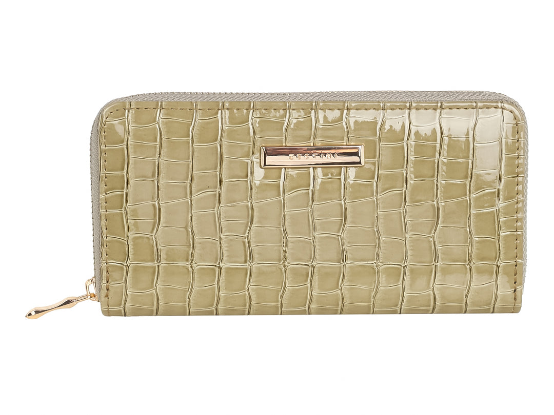 Cartera color verde con textura de cocodrilo y detalles en dorado.