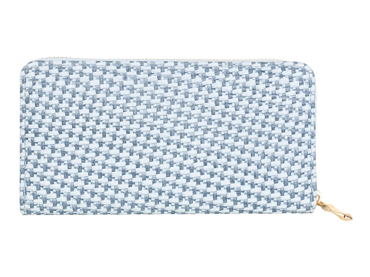 Monedero rectangular gris y blanco con textura tejida y cierre dorado.