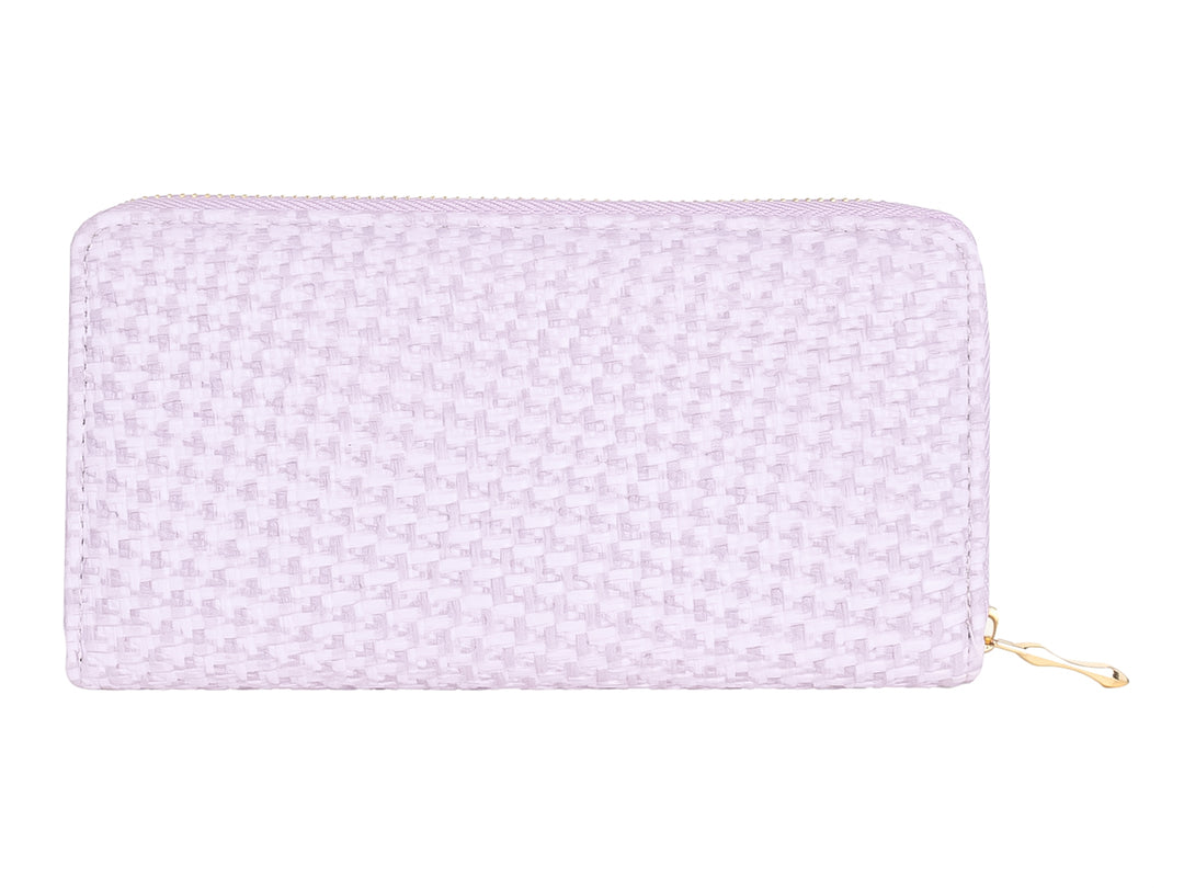 Monedero rectangular color morado claro con textura tejida y detalles en dorado.