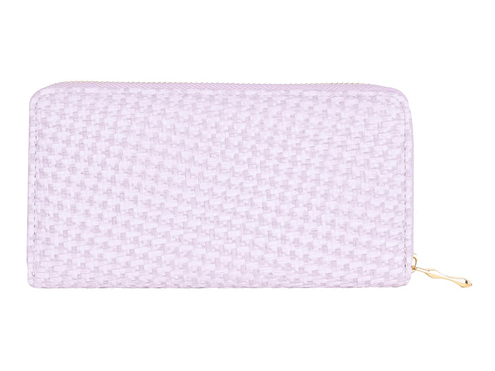 Monedero rectangular color morado claro con textura tejida y detalles en dorado.