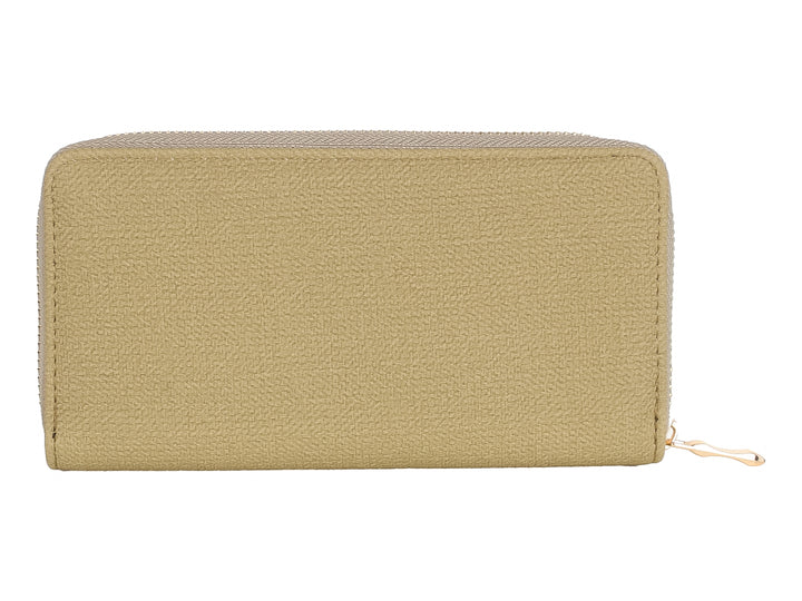 Cartera rectangular de color verde con textura rugosa y detalles en dorado.