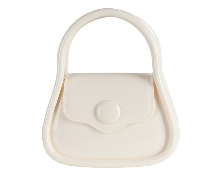 Bolsa de mano color latte con asa circular y acabado brillante.