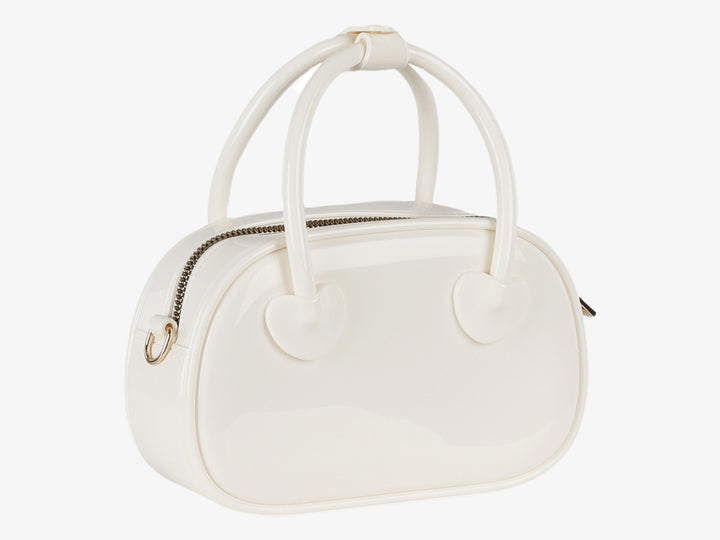 Bolsa de plástico color latte con detalles de corazones y asa superior.