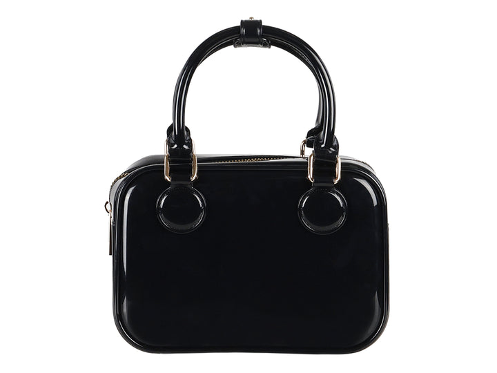 Bolsa de plástico color negro brillante con asa superior y detalles en color dorado.