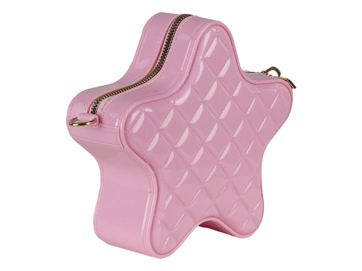 Bolsa de hombro en forma de estrella color rosa con acabado brillante y textura acolchada.
