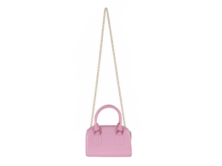 Bolsa de plástico color rosa brillante con asa superior y detalles metálicos dorados.