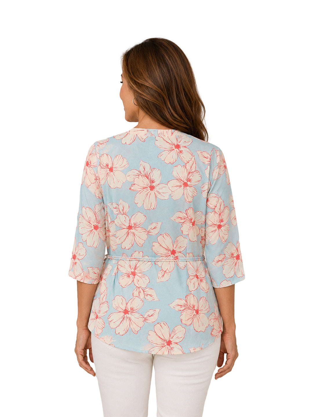 Blusa color cielo con estampado floral rosa, cuello en V y collar circular
