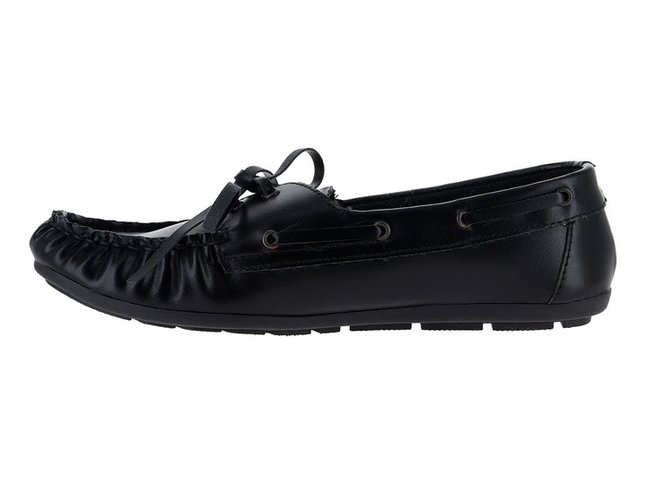 Mocasín negro de la marca Nomadas con cordones decorativos y suela dentada sobre fondo blanco.